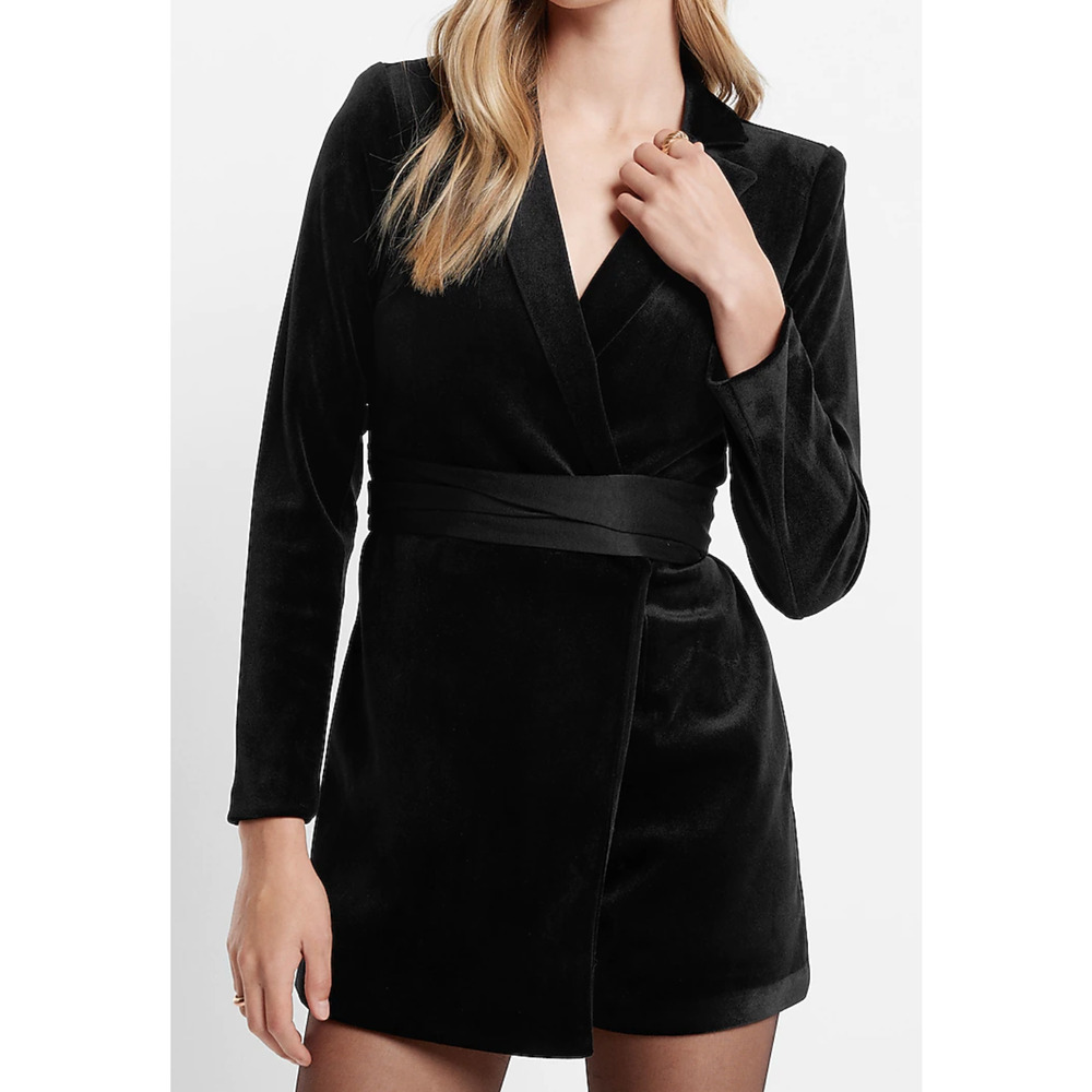 NEW EXPRESS BLACK VELVET PADDED SHOULDER WRAP BELT OPEN BACK BLAZER ROMPER SZ 0